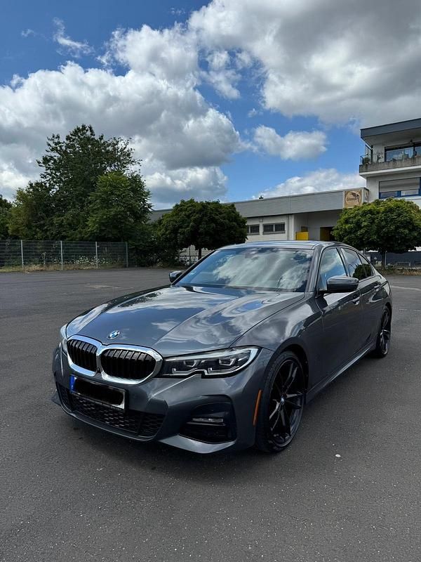 Grau Gebraucht 2020 BMW 330 M Sport Limousine | 29.300 € (Superpreis) - Bild 1/4