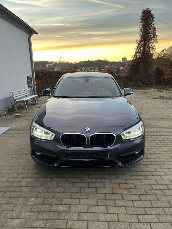 Gebraucht BMW 118 Sport Line 136 PS (100 kW) 2016 Grau Kleinwagen