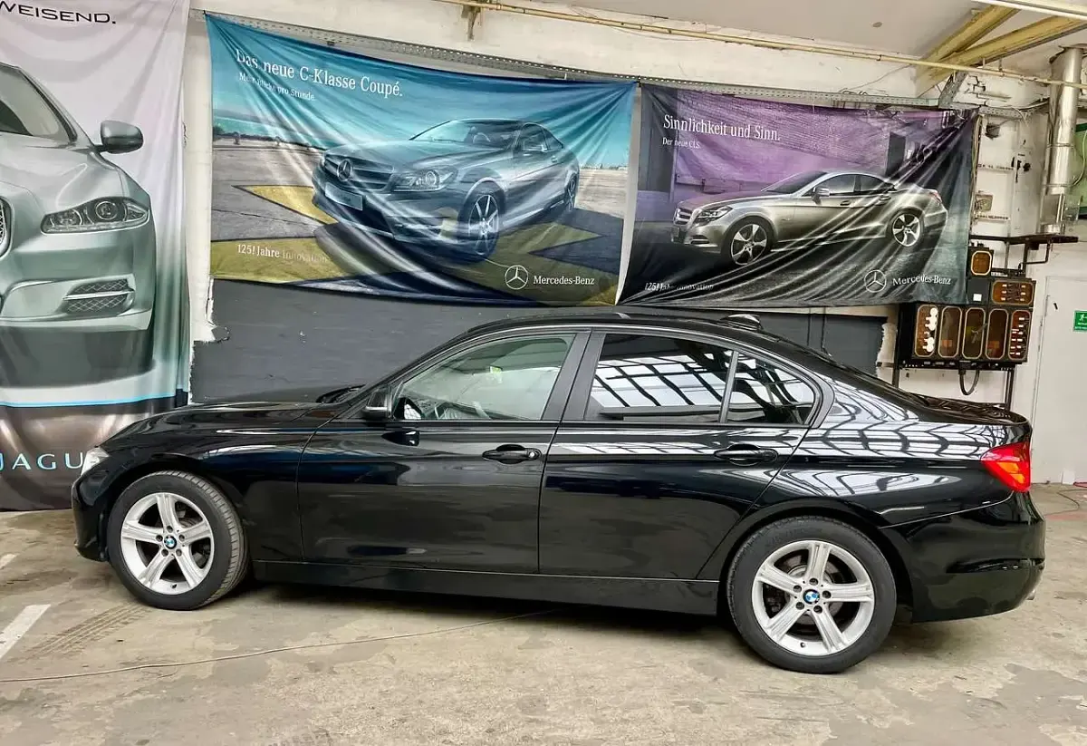 Gebraucht BMW 320 184 PS (135 kW) 2013 Black sapphire metallic Limousine