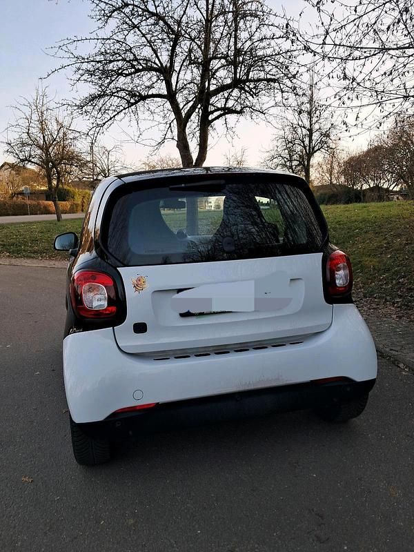 Gebraucht Smart ForTwo Coupé 60 kW (82 PS) 2021 Weiß Kleinwagen