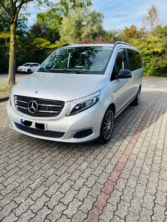 Silber Gebraucht 2018 Mercedes V220 Edition Van / Kleinbus | 40.500 € (Fairer Preis) - Bild 1/4