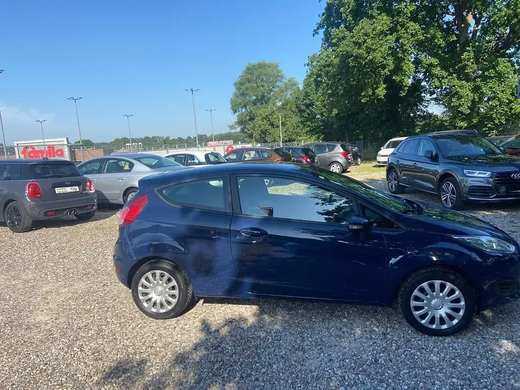 Gebraucht Ford Fiesta Celebration 60 PS (44 kW) 2016 Blau Kleinwagen