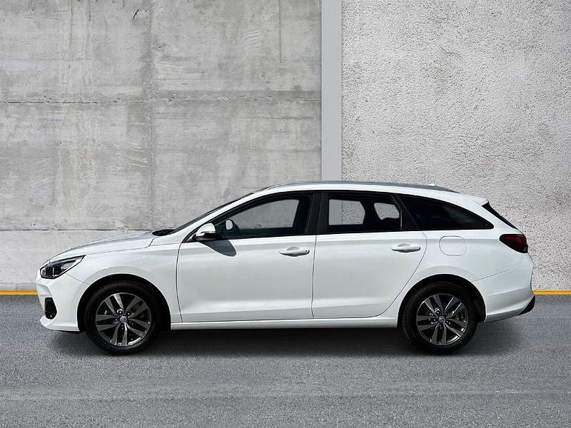 Gebraucht Hyundai i30 Trend 99 PS (72 kW) 2019 Außenfarbe: Kombi