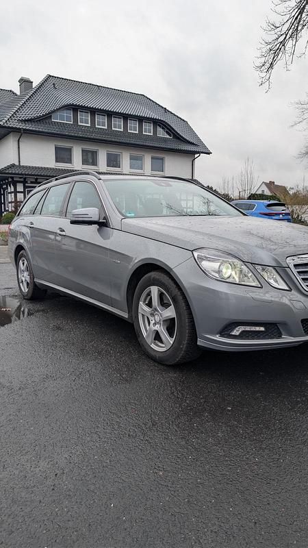 Gebraucht Mercedes E250 204 PS (150 kW) 2010 Silber Kombi