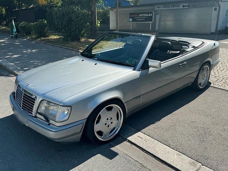 Silber Gebraucht 1995 Mercedes E320 AMG Cabrio | 25.900 € - Bild 1/4