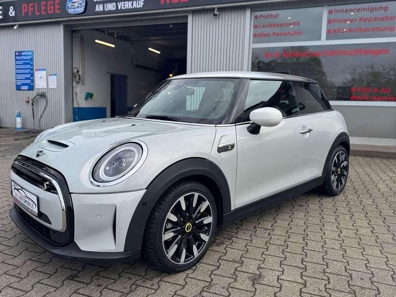 Gebraucht Mini Cooper SE Classic 135 kW (184 PS) 2022 White silver Kleinwagen
