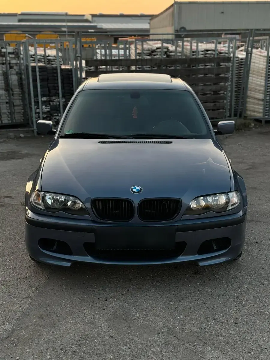 Second-hand BMW 330 184 CP (135 kW) 2000 Albastru Berlinǎ