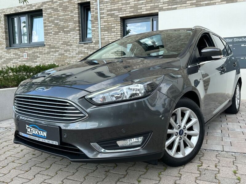 Grau Gebraucht 2017 Ford Focus Titanium Limousine | 10.990 € (Fairer Preis) - Bild 1/4