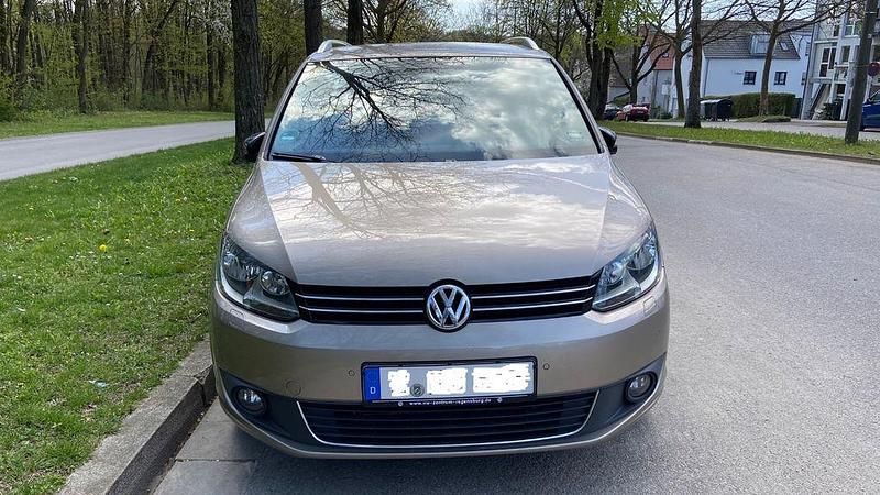 Beige Gebraucht 2011 VW Touran Style Van / Kleinbus | 6.300 € (Fairer Preis) - Bild 1/4