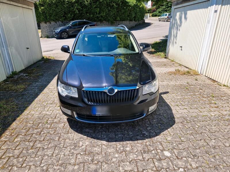 Schwarz Gebraucht 2011 Skoda Superb Kombi | 6.800 € (Guter Preis) - Bild 1/4