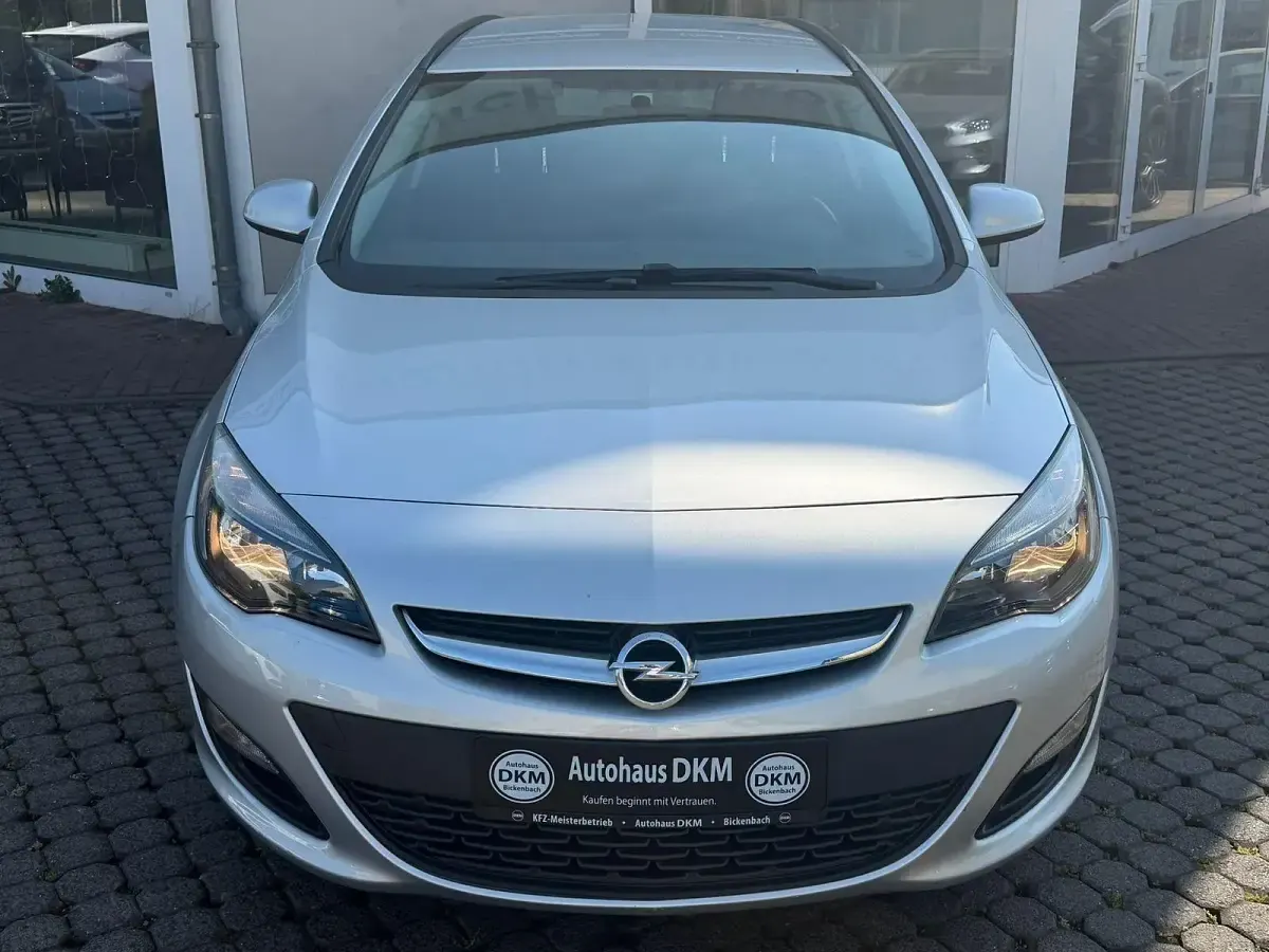 Gebraucht Opel Astra Selection 140 PS (102 kW) 2015 Silber Kombi