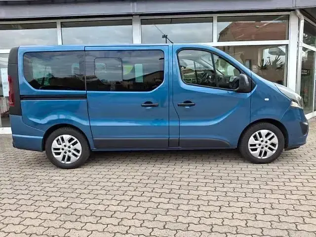Second-hand Opel Vivaro 125 CP (91 kW) 2016 Albastru Monovolum