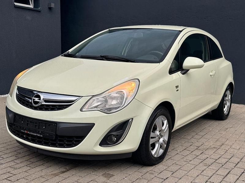 Weiß Gebraucht 2011 Opel Corsa Satellite Kleinwagen | 2.990 € (Fairer Preis) - Bild 1/4