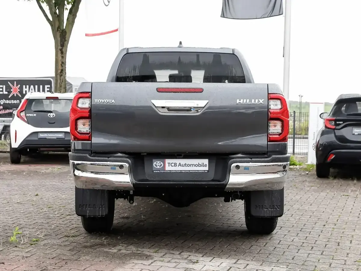 Neu Toyota HiLux Executive 204 PS (150 kW) 2025 Grau Pickup