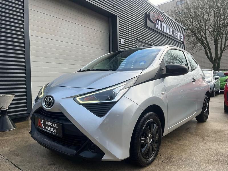 Gebraucht Toyota Aygo 72 PS (52 kW) 2019 Silber Kleinwagen