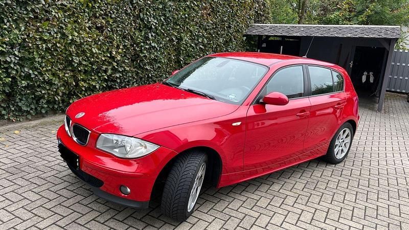 Rot Gebraucht 2005 BMW 116 Kleinwagen | 3.500 € (Fairer Preis) - Bild 1/4
