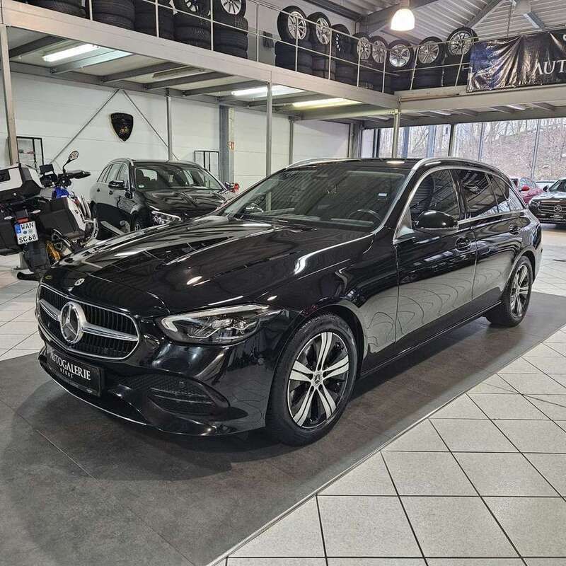 Obsidianschwarz metalliclack Gebraucht 2021 Mercedes C220 Kombi | 25.600 € (Superpreis) - Bild 1/4