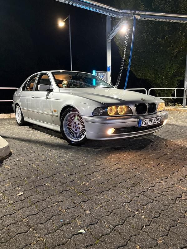 Silber Gebraucht 2002 BMW 520 Limousine | 3.600 € - Bild 1/4