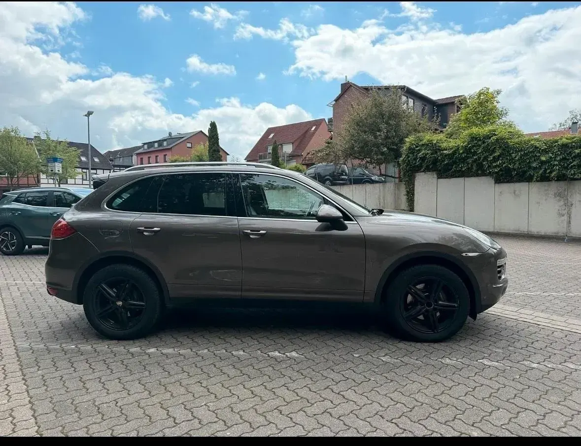 Gebraucht Porsche Cayenne 240 PS (176 kW) 2011 Braun SUV