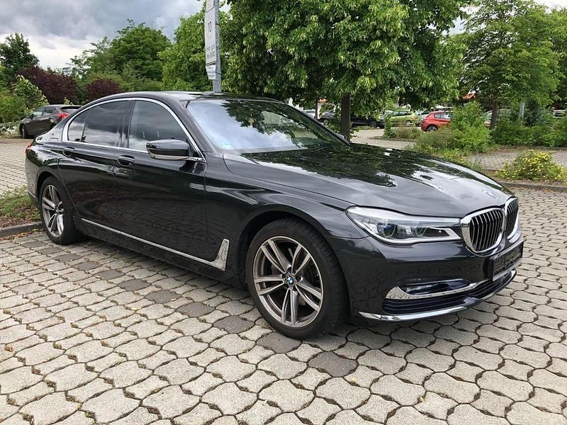 Second-hand BMW 740 320 CP (235 kW) 2016 Gri Berlinǎ