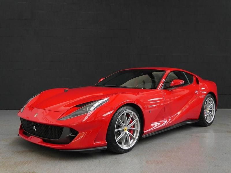 Gebraucht Ferrari 812 799 PS (587 kW) 2019 Rot Coupé