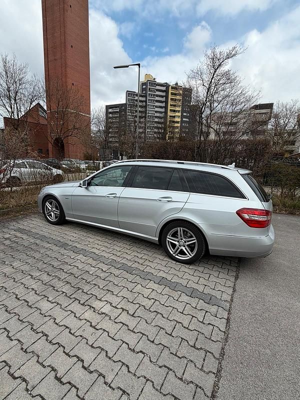 Gebraucht Mercedes E220 Avantgarde 170 PS (125 kW) 2011 Silber Kombi