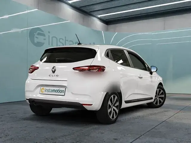 Gebraucht Renault Clio Equilibre 67 PS (49 kW) 2023 Weiß Kleinwagen