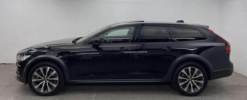 Gebraucht Volvo V90 CC Plus 197 PS (144 kW) 2023 Onyx black Kombi