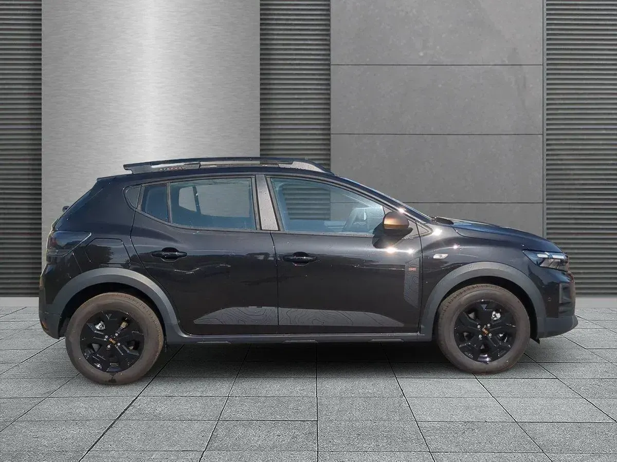 Neu Dacia Sandero Extreme 122 PS (89 kW) 2026 Perlmuttschwarz SUV