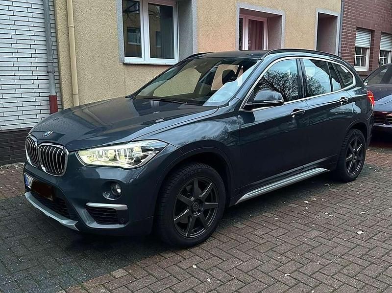 Blau Gebraucht 2017 BMW X1 xLine SUV | 20.900 € (Guter Preis) - Bild 1/4