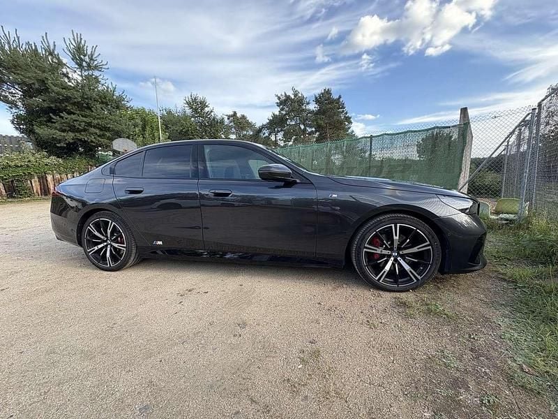 Gebraucht BMW 520 Sport Line 197 PS (144 kW) 2024 Grau Limousine