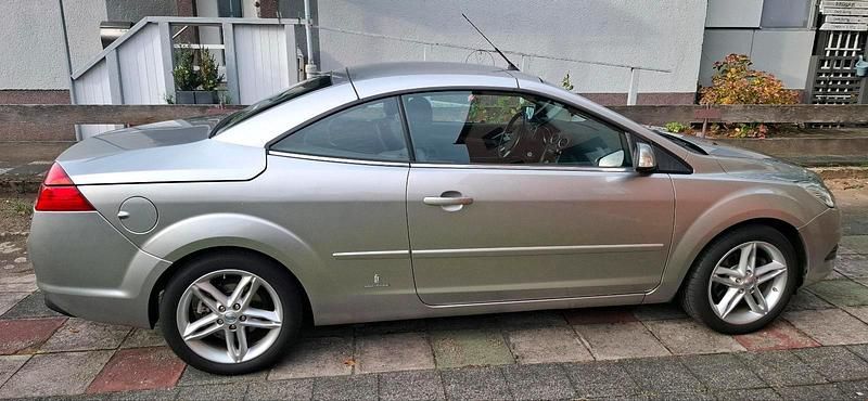 Silber Gebraucht 2008 Ford Focus Cabriolet Trend Cabrio | 5.200 € (Teuer) - Bild 1/4