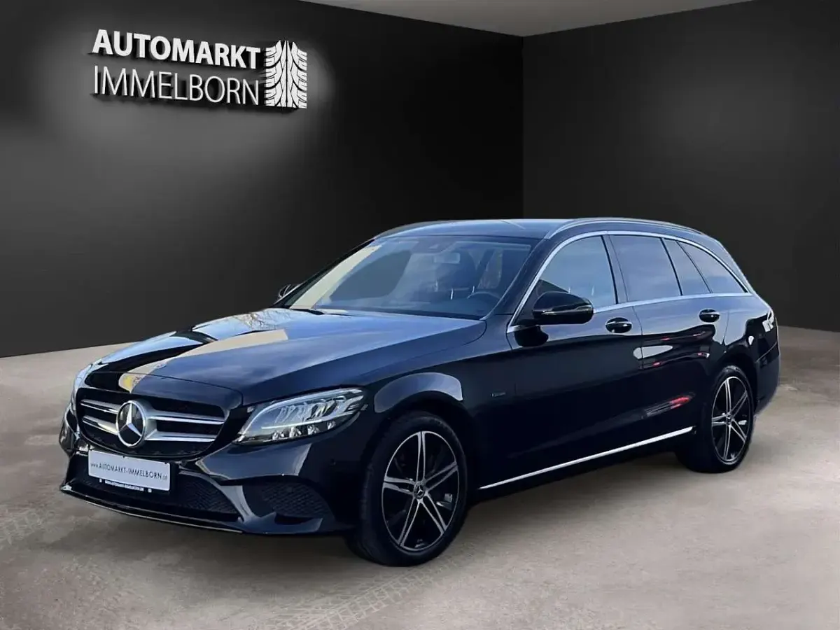 Gebraucht Mercedes C300e 306 PS (225 kW) 2020 Schwarz/baltic black Kombi