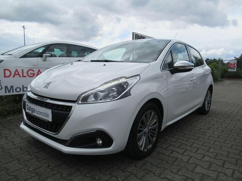 Weiß Gebraucht 2017 Peugeot 208 Allure Kleinwagen | 7.990 € (Fairer Preis) - Bild 1/4