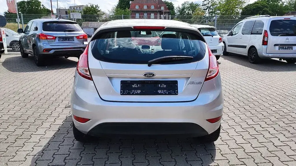 Gebraucht Ford Fiesta 105 PS (77 kW) 2016 Grau Kleinwagen