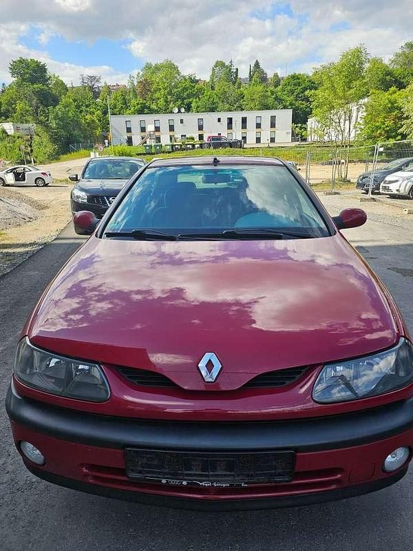 Rot Gebraucht 1999 Renault Laguna Limousine | 1.000 € - Bild 1/4