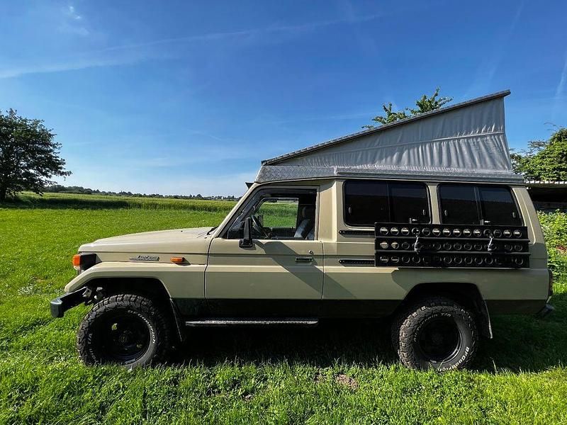Beige Gebraucht 1987 Toyota Land Cruiser SUV | 22.990 € - Bild 1/4
