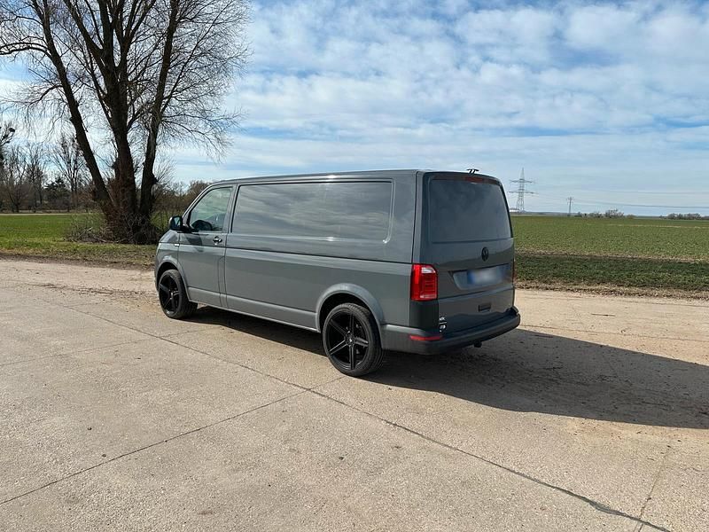 Gebraucht VW Transporter 140 PS (102 kW) 2016 Grau Van