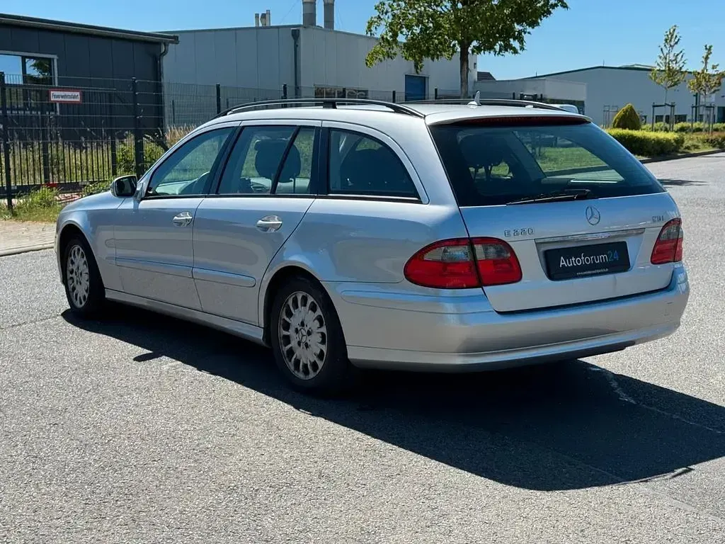 Gebraucht Mercedes E220 170 PS (125 kW) 2006 Iridiumsilber Kombi