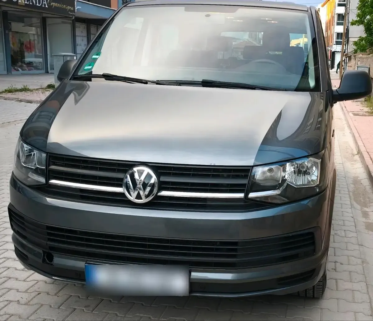 Gebraucht VW Multivan 150 PS (110 kW) 2016 Grau Van / Kleinbus