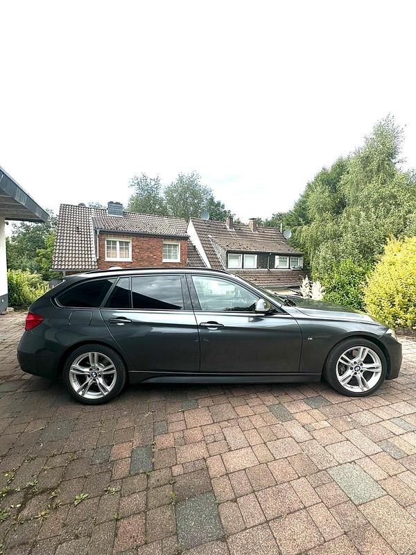 Grau Gebraucht 2018 BMW 340 Performance Kombi | 31.000 € (Fairer Preis) - Bild 1/4