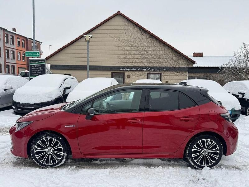 Gebraucht Toyota Corolla Hybrid Club 98 PS (72 kW) 2019 Rot Limousine