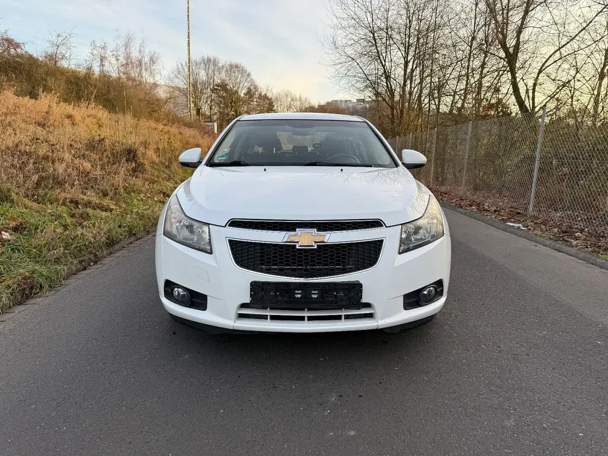 Gebraucht Chevrolet Cruze LTZ 141 PS (103 kW) 2011 Weiß Limousine