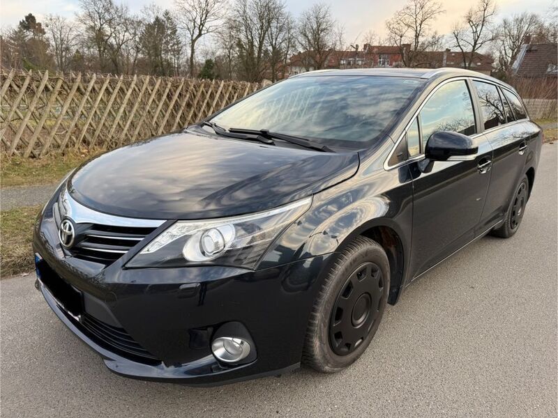 Schwarz Gebraucht 2012 Toyota Avensis Kombi | 9.999 € (Etwas zu teuer) - Bild 1/4