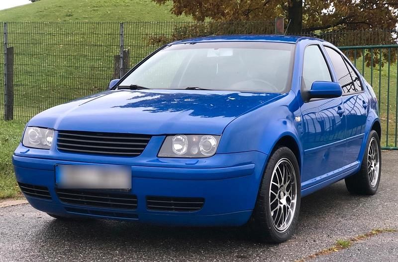 Blau Gebraucht 2001 VW Bora Limousine | 1.499 € (Fairer Preis) - Bild 1/4