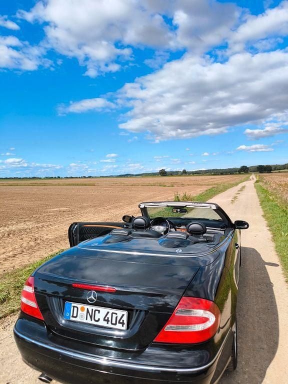 Schwarz Gebraucht 2004 Mercedes CLK240 Elegance Cabrio | 8.900 € (Fairer Preis) - Bild 1/4