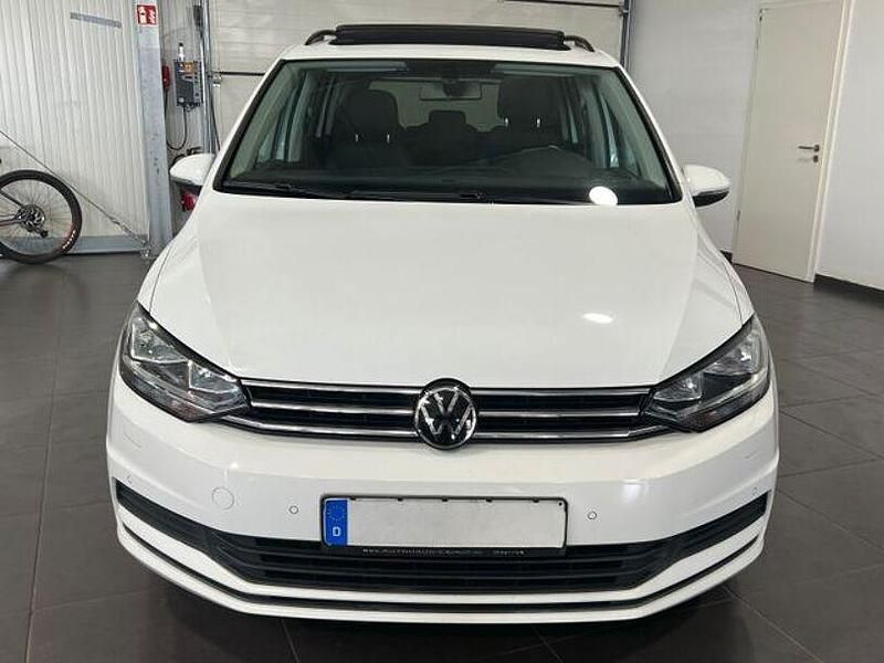 Gebraucht VW Touran 150 PS (110 kW) 2021 Weiß Van / Kleinbus