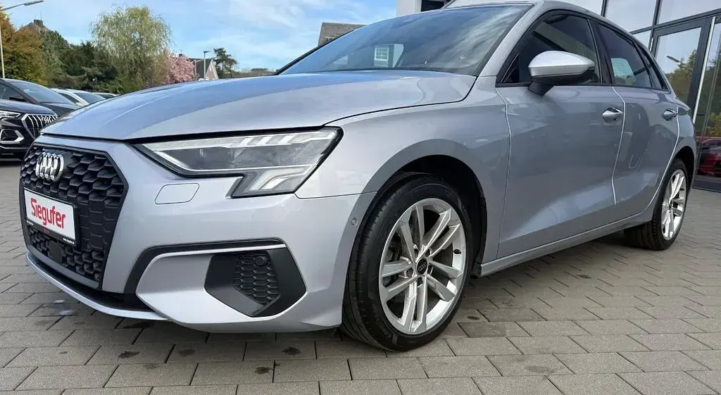 Gebraucht Audi A3 Ambiente 150 PS (110 kW) 2023 Silber Limousine