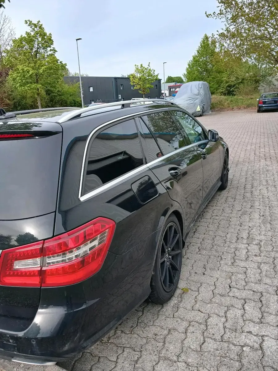 Gebraucht Mercedes E200 136 PS (100 kW) 2011 Schwarz Kombi