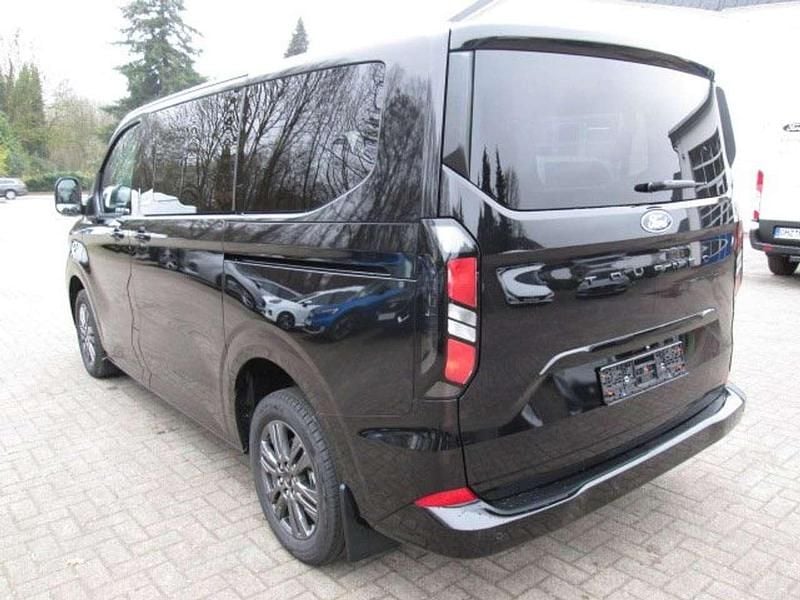 Neu Ford Tourneo Titanium 150 PS (110 kW) 2026 Agateblack Van / Kleinbus